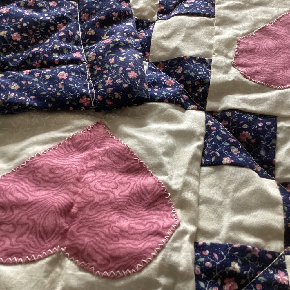 Handmade vintage quilted heart country wall hanging blue / mauve 29 x 29 inches - Picture 5 of 12